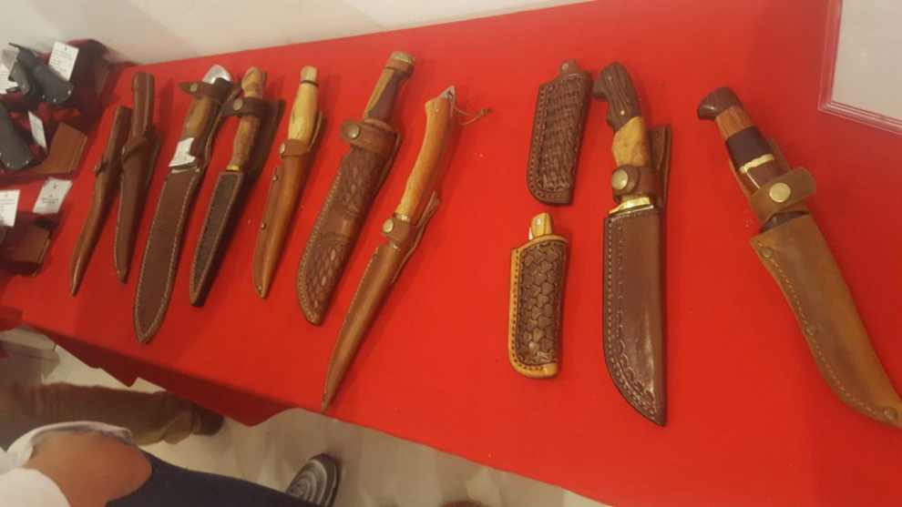 EKTHESH MAXAIROPOIIAS MYKONOS x