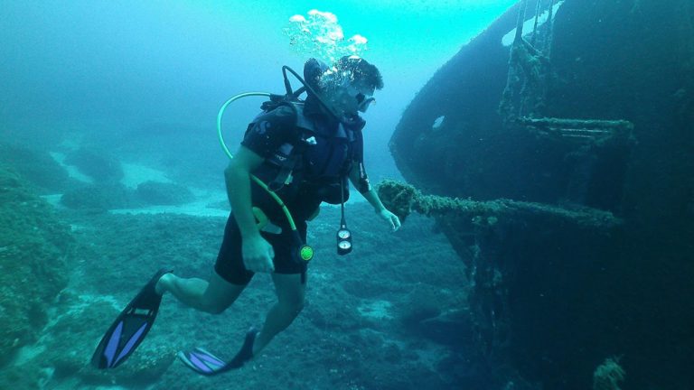 Katadyseis sti mykono