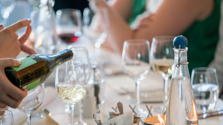 Douleia se estiatorio