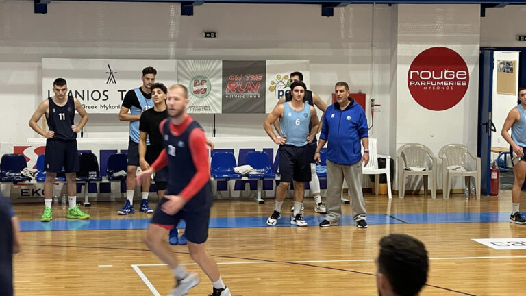 Στον σκαραφίγκα τα ηνία της μυκόνου