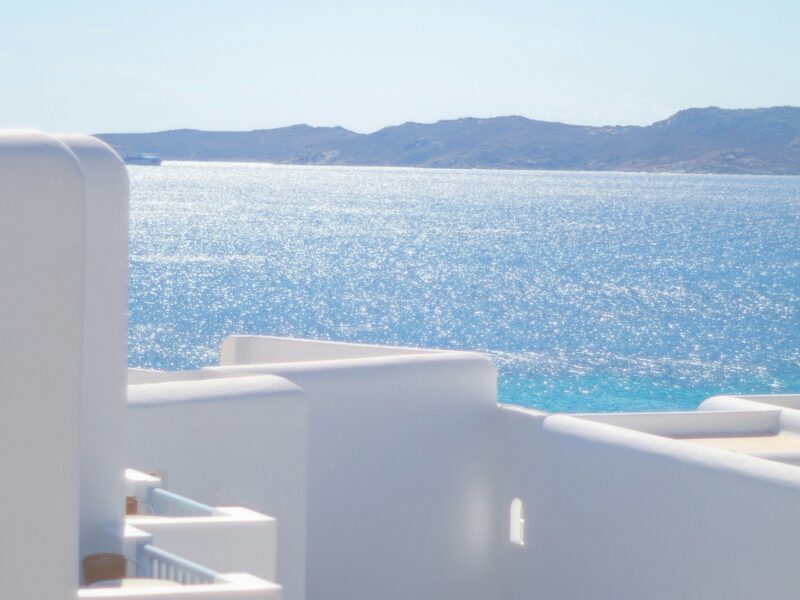 Η Μύκονος σήμερα βιώνει εναλλαγές στον καιρό, χαρακτηριστικές της μεταβατικής εποχής της άνοιξης.