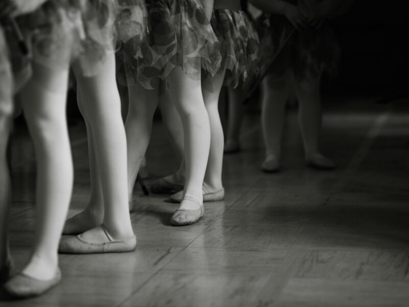 Jess zoerb zj3x0lg3sm unsplash | e-mykonos. Gr - portal of mykonos island | σχολή χορού