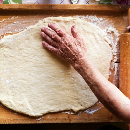 Λαμπρόψωμο: Το Πασχαλινό Ψωμί της Σίφνου